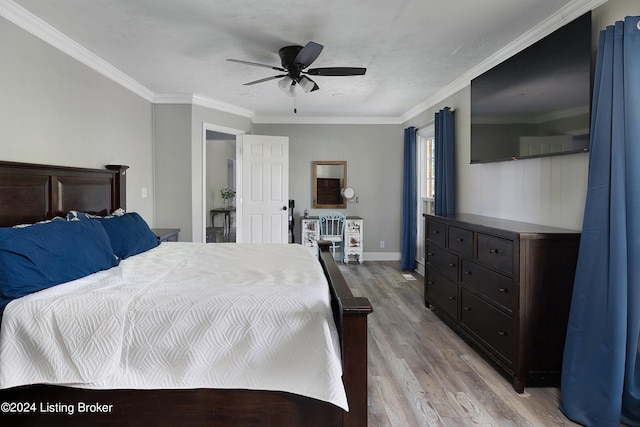 bedroom featuring crown molding, a textured ceiling, light wood-type flooring, and ceiling fan