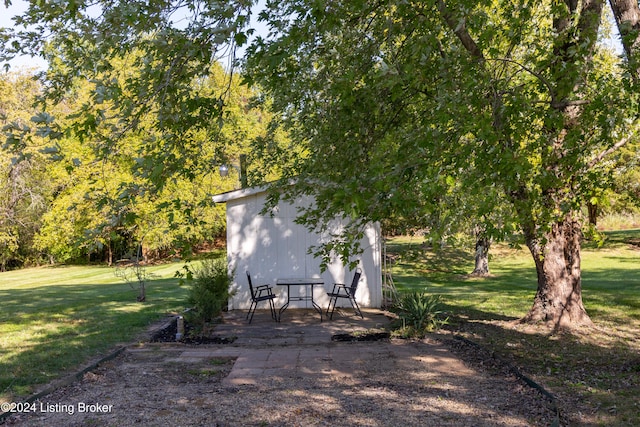 view of yard with a patio area