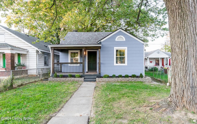 view of front of house featuring a porch and a front yard