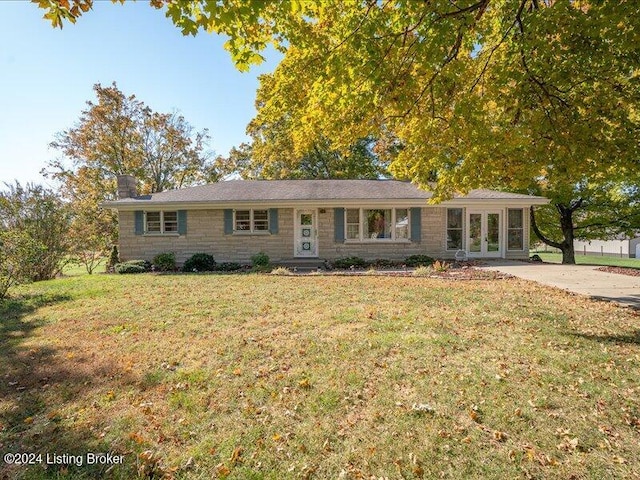 ranch-style house with a front yard