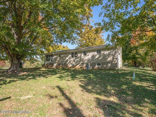 exterior space featuring a yard