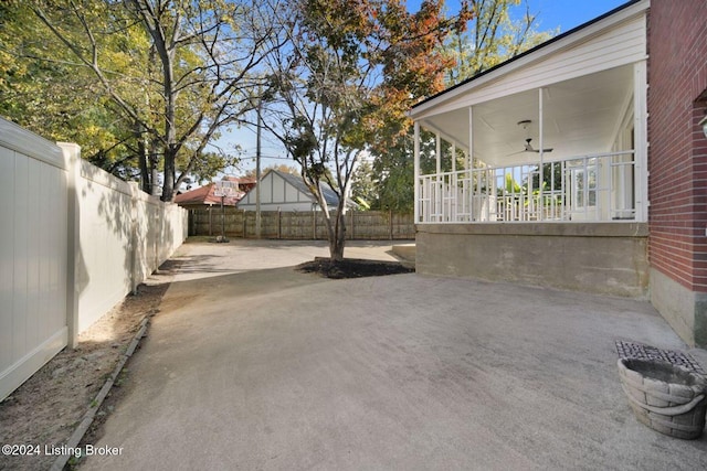 view of yard with a patio and ceiling fan