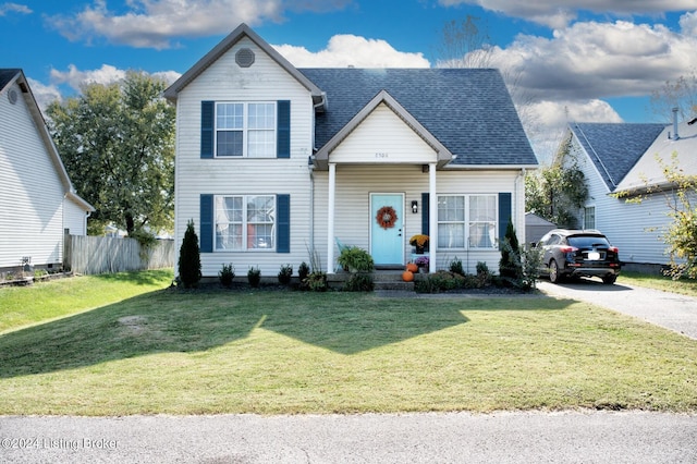 view of front facade featuring a front lawn