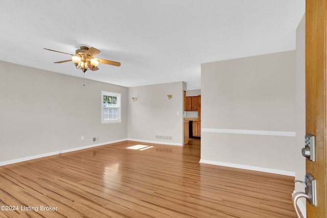 empty room with light hardwood / wood-style flooring and ceiling fan