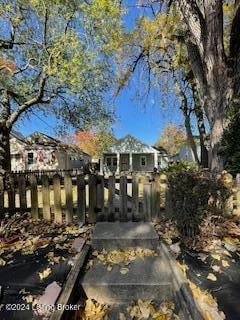 view of front of house