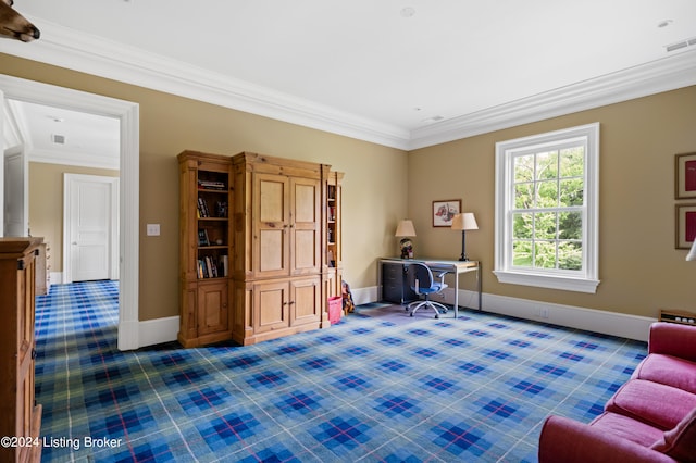 living area featuring crown molding and carpet