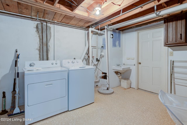 laundry room with sink and washing machine and clothes dryer