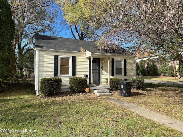 view of front of house with a front lawn