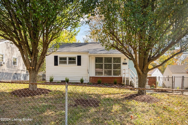 view of front of home with a front lawn