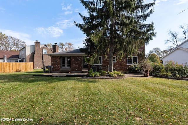 back of house featuring a yard