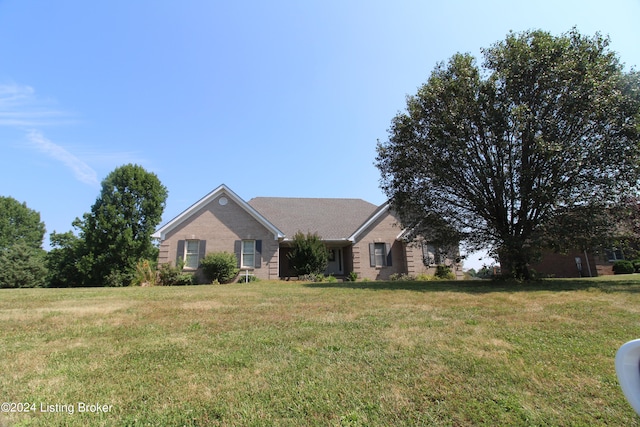 ranch-style house featuring a front yard