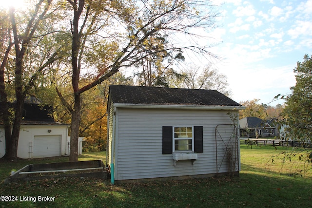 view of outdoor structure featuring an outbuilding and fence