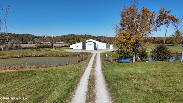 view of yard featuring a water view