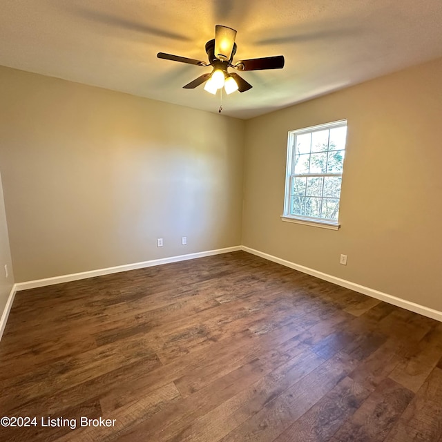 744 Brian Ct, Radcliff, KY 40160 - spare room featuring dark wood finished floors, a ceiling fan, and baseboards