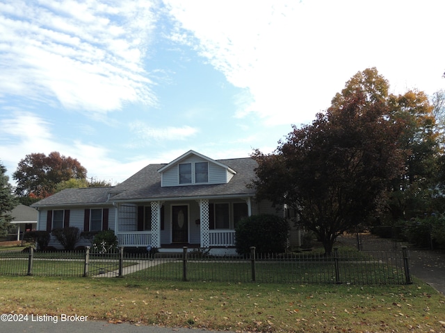 view of front facade featuring a porch and a front lawn