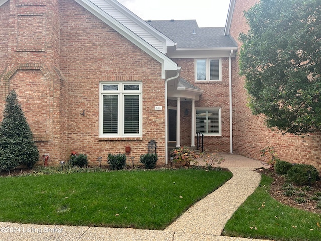 view of front of home with a front yard