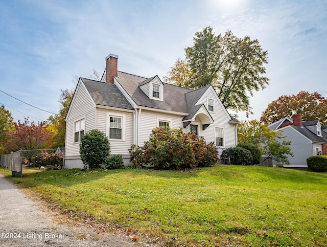 cape cod-style house with a front yard