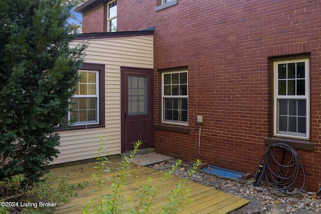 property entrance featuring a wooden deck