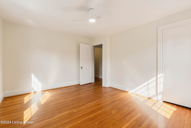 empty room featuring light hardwood / wood-style floors and ceiling fan