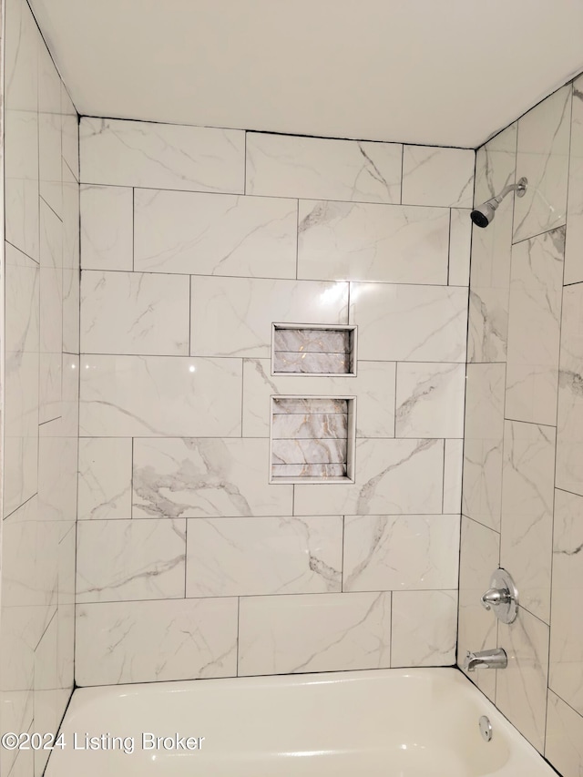 bathroom featuring tiled shower / bath