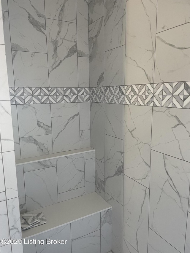 bathroom featuring tiled shower