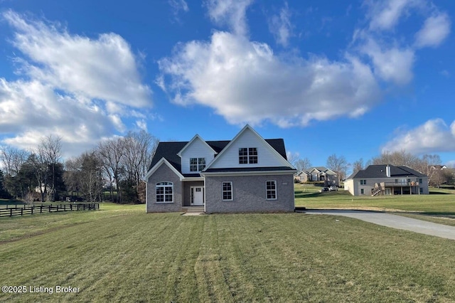 view of front of house featuring a front lawn