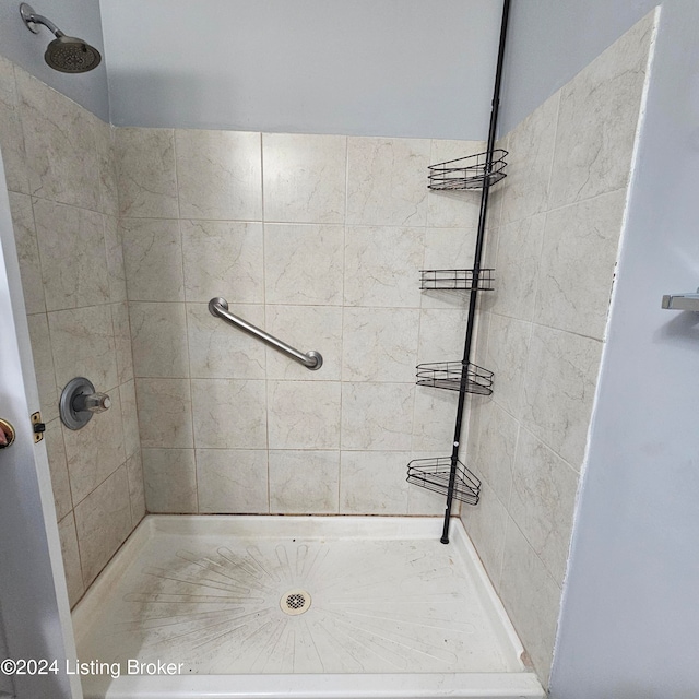 bathroom with a tile shower