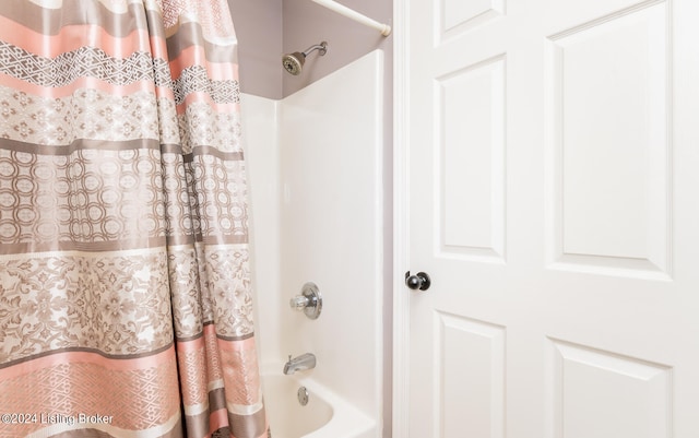 bathroom featuring shower / tub combo