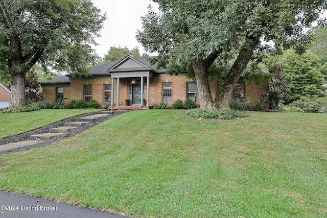 view of front facade with a front yard