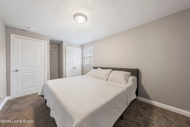 22 Harmony Ln, Clarkson, KY 42726 - bedroom featuring carpet, a textured ceiling, and a closet