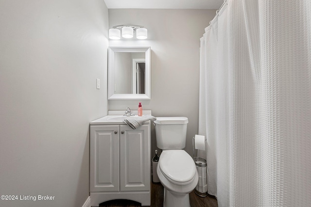 bathroom with a shower with shower curtain, vanity, and toilet