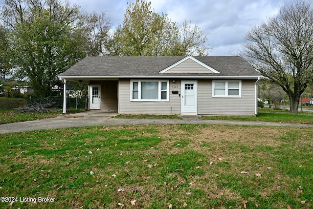 view of front of property with a front yard