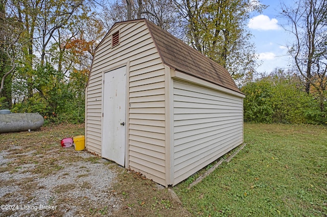 view of outdoor structure with a lawn