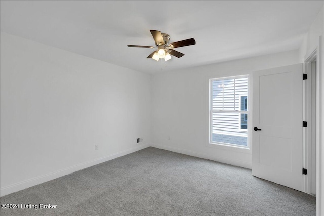 carpeted empty room featuring ceiling fan