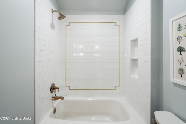 bathroom with tiled shower / bath and toilet