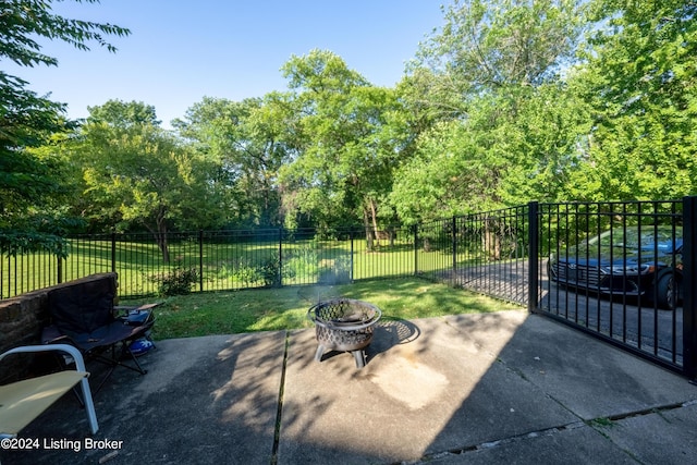 view of patio with an outdoor fire pit