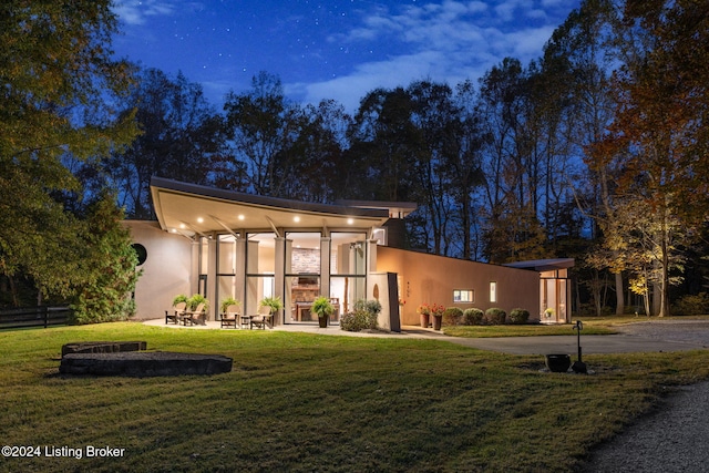 view of front of property with a front lawn