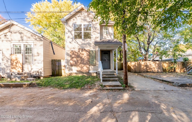 view of front of property