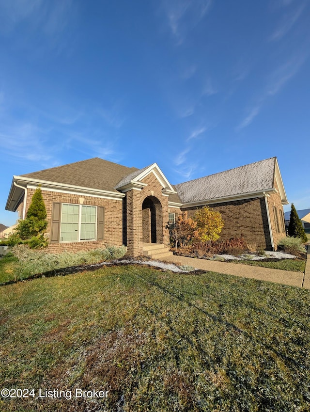 ranch-style house with a front yard