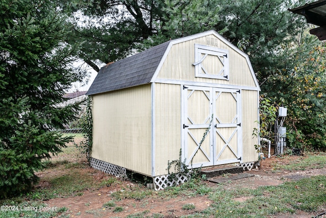 view of outdoor structure