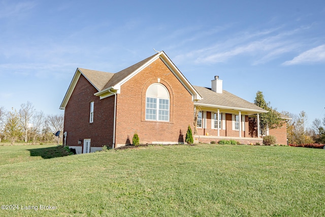 view of front of home with a front lawn