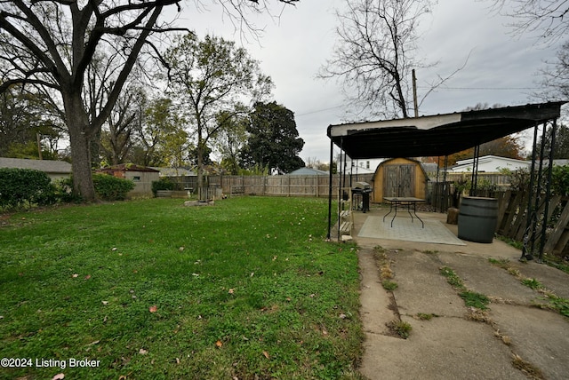 view of yard with a patio