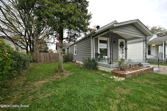 view of front facade with a front lawn and a porch