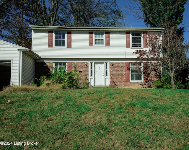 front of property with a front lawn