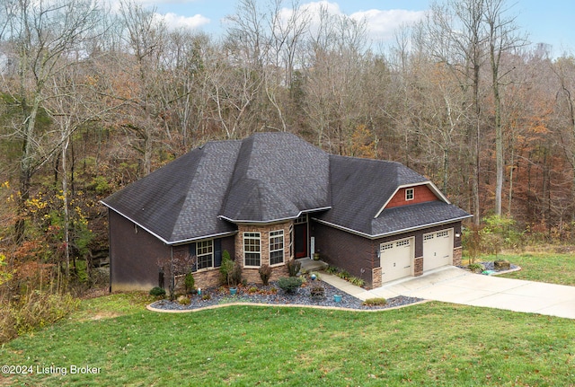 view of front facade featuring a garage and a front yard