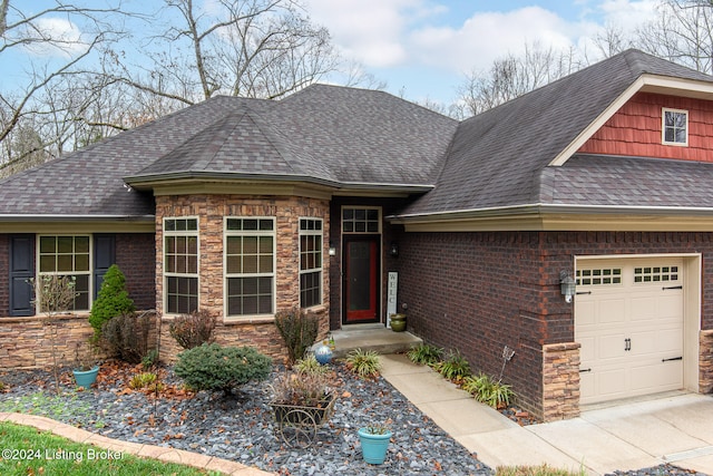 view of front facade featuring a garage