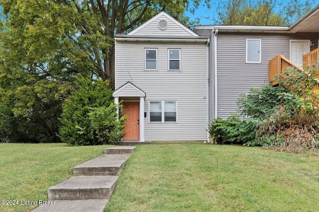 view of front of property featuring a front lawn