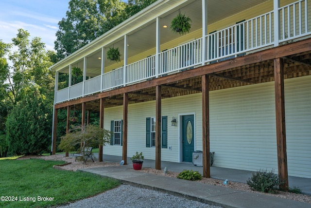 view of front facade featuring a deck