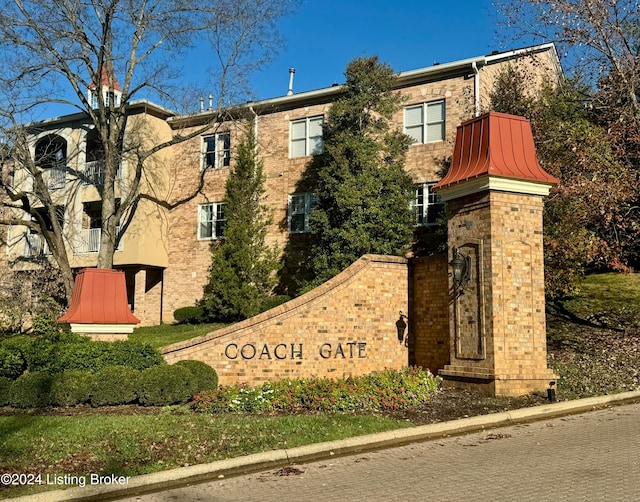 view of community / neighborhood sign