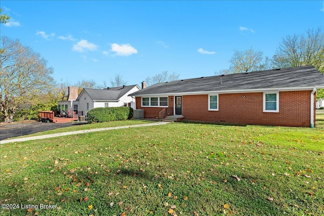 view of front of property with a front lawn